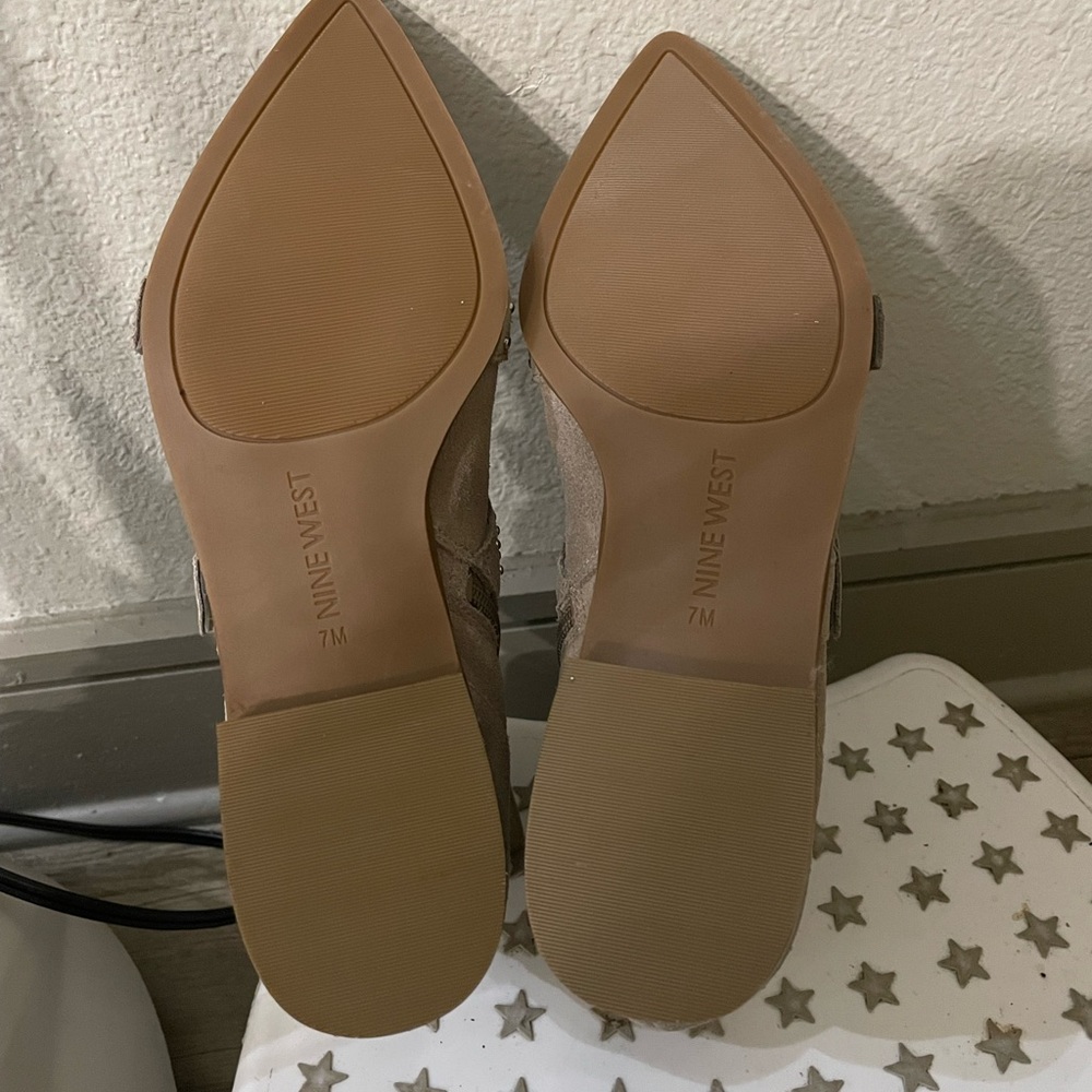 Pointed toe booties - Picture 4 of 5